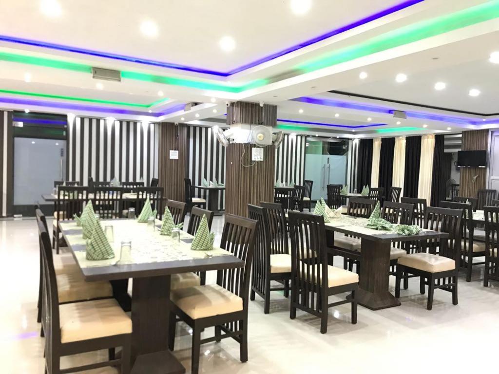 Hotel Sarweshwary Варанаси Екстериор снимка
