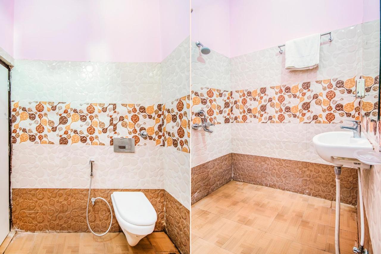 Hotel Sarweshwary Варанаси Екстериор снимка
